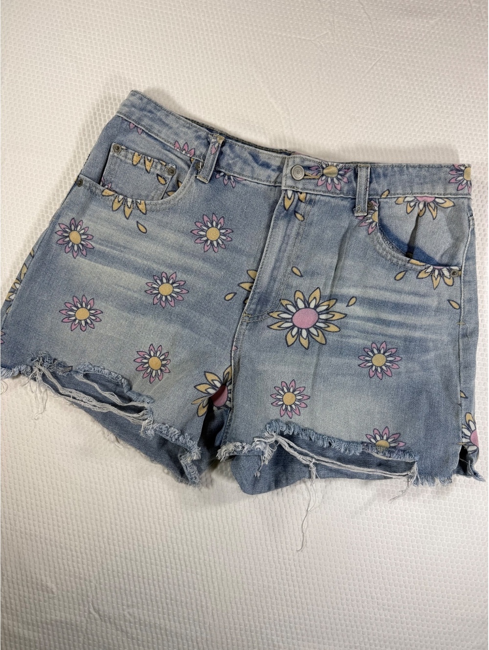 No Boundaries Size 13 Floral Denim Shorts Distressed Raw Hem Boho Daisy